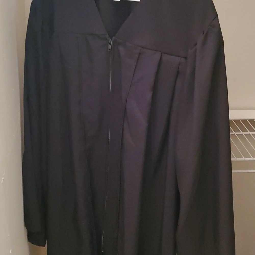Grad gown - Picture 3 of 4